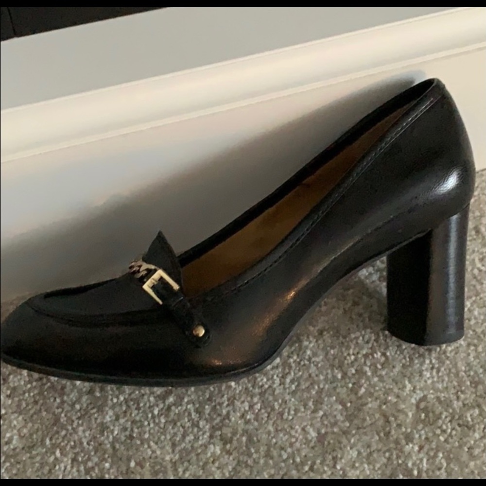 LIKE NEW ‘Nine West’ Leather Loafers - Black